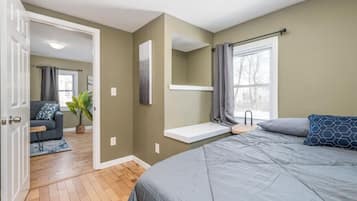 2 bedrooms, iron/ironing board, WiFi