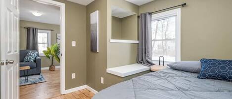 2 bedrooms, iron/ironing board, WiFi