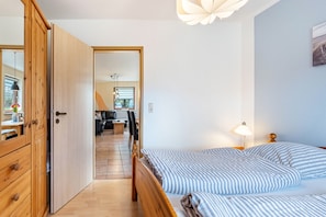 3 makuuhuonetta, silitysrauta/-lauta, ilmainen Wi-Fi