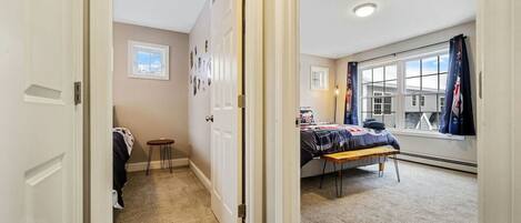 2 chambres, fer et planche à repasser, Wi-Fi, draps fournis