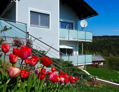 Apartment Margarethe with Lake View, Private Terrace and Wi-Fi