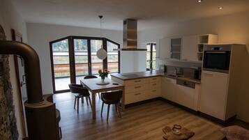 Refrigerador, horno, parrilla de estufa y lavavajillas