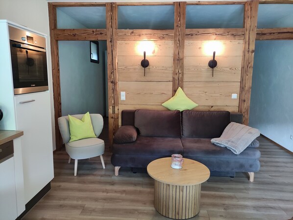 TV, fireplace - Apartment 'Maulbetsch' with Private Terrace, Private Garden and Wi-Fi (Alpirsbach)