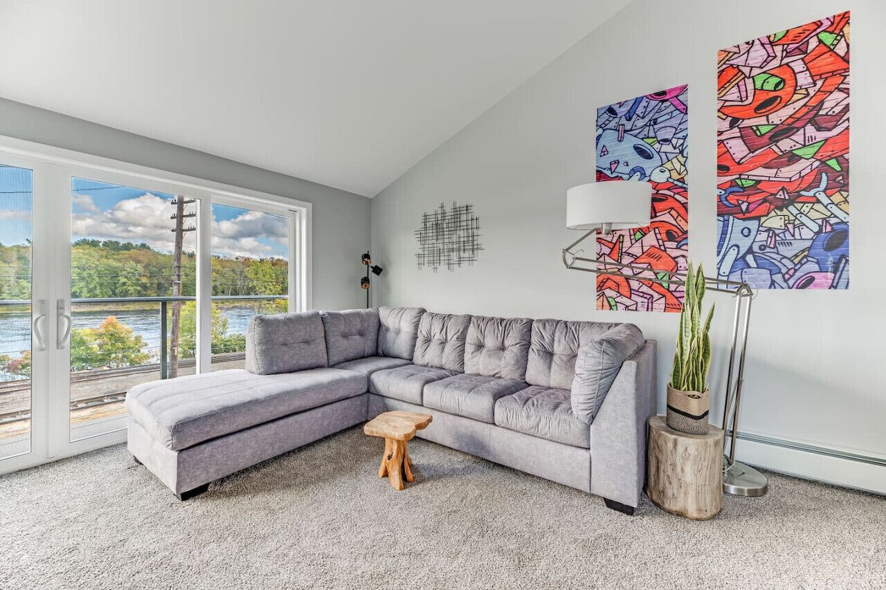 Scenic Riverside | 4 BD | Parking Available