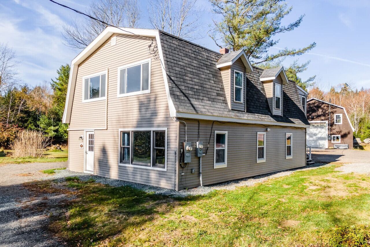 Lakefront Family Fun: Renovated 3BR with Ping-Pong