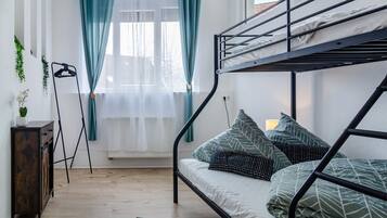 3 Schlafzimmer, Schreibtisch, Bügeleisen/Bügelbrett, kostenloses WLAN