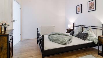 3 slaapkamers, een bureau, een strijkplank/strijkijzer, gratis wifi