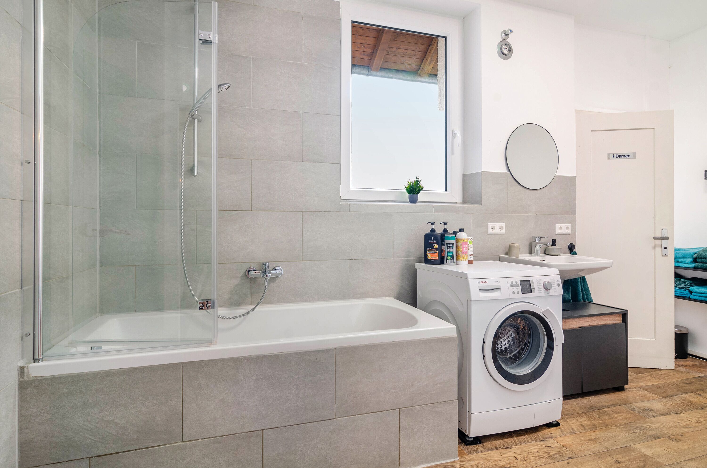 Shower, hair dryer, towels