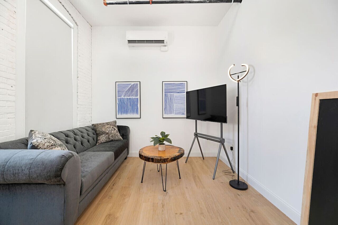 Blend of Charm-Historical Ambiance w/ Modern Touch