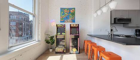 Fridge, microwave, stovetop, dishwasher