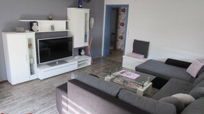 TV, fireplace - Apartment 'Schopper' with Balcony and Wi-Fi (Halblech)