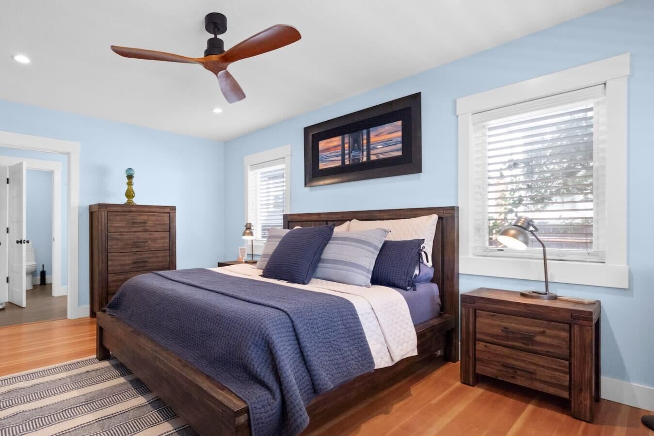 2 chambres, bureau, fer et planche à repasser, lit parapluie