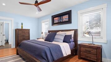 2 bedrooms, desk, iron/ironing board, travel crib