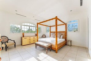 5 chambres, coffre-fort, fer et planche à repasser, lit de bébé portatif