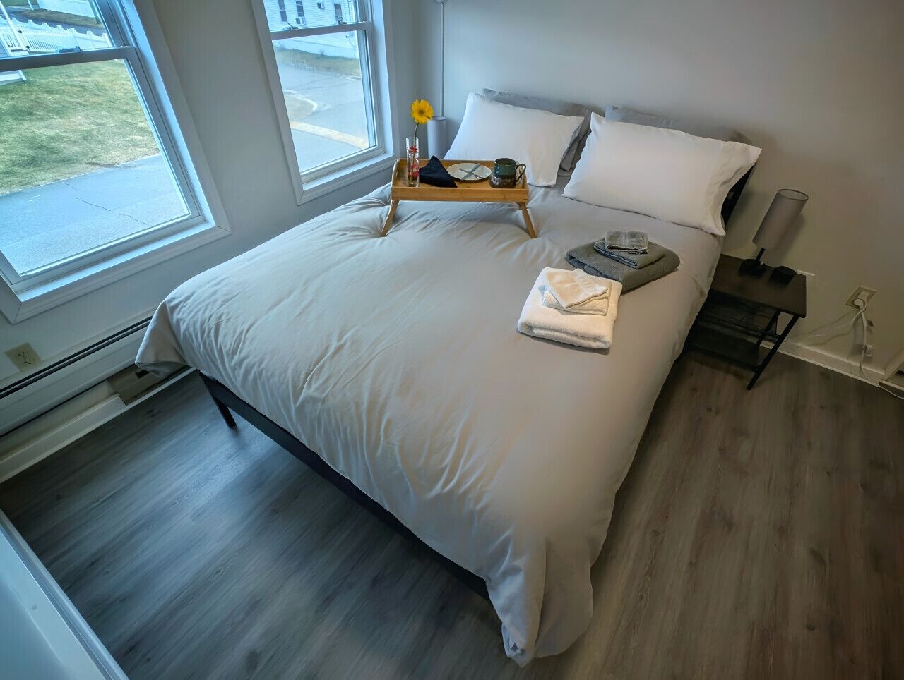 1 makuuhuone, työpöytä, silitysrauta/-lauta, vauvan matkasänky