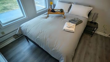 1 Schlafzimmer, Schreibtisch, Bügeleisen/Bügelbrett, Reisekinderbett