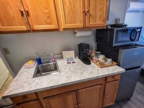Microwave, coffee/tea maker, cookware/dishes/utensils, spices - The Stern at Soundview · Beach+Ocean+Sunrise (Old Lyme)
