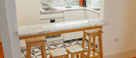 Refrigerador, microondas, horno y lavavajillas