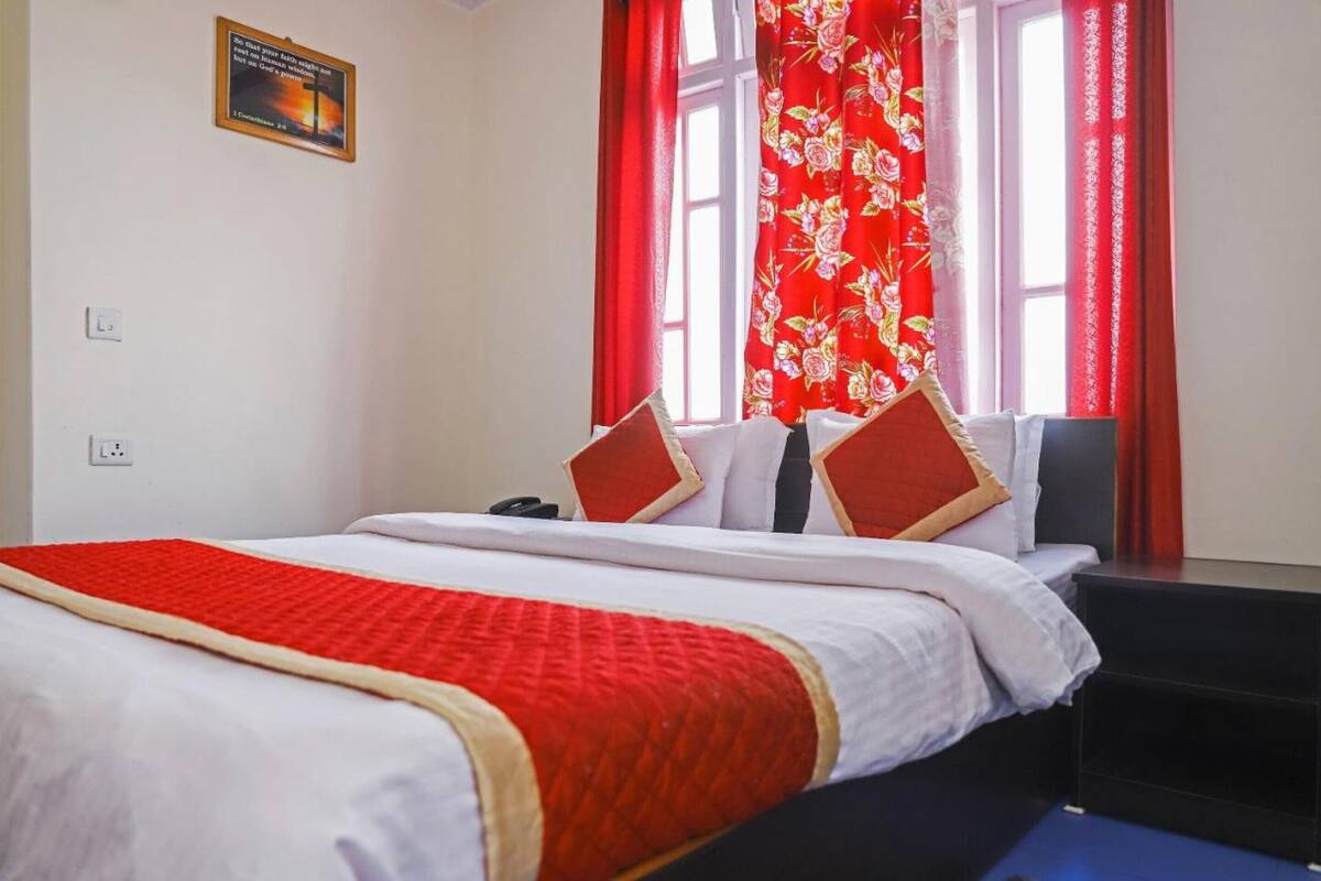 Hypo-allergenic bedding, free WiFi, bed sheets