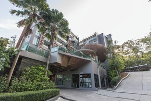 Exterior - Emerald 521 - Studio With Balcony and Shared Pool (Patong)