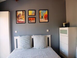 5 bedrooms, iron/ironing board, WiFi