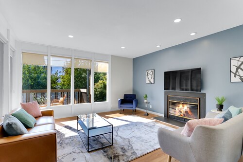 Whole Home Walk to Fred Hutch Quiet 2BR