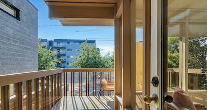 First floor Lakeside Condo in Eastlake