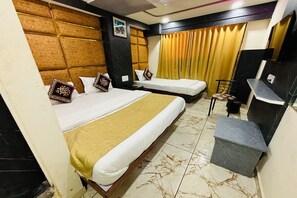 Deluxe Triple Room | Hypo-allergenic bedding, desk, rollaway beds, free WiFi - Hotel Heritage - Gurukul (Ahmedabad)