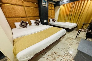 Hypo-allergenic bedding, desk, rollaway beds, free WiFi - Hotel Heritage - Gurukul (Ahmedabad)