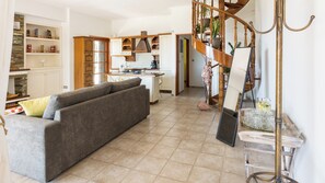 Smart TV - Athens Village Retreat, cosy sea view apartment (Kalivia Thorikou)