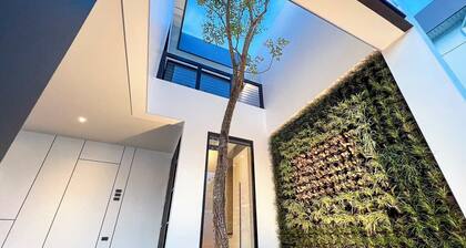 Luxury Villa in Green Community. 10 min from Old City/ Airport.