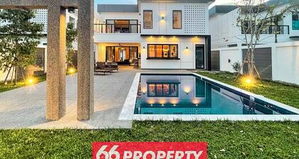 Luxury Villa in Green Community. 10 min from Old City/ Airport.