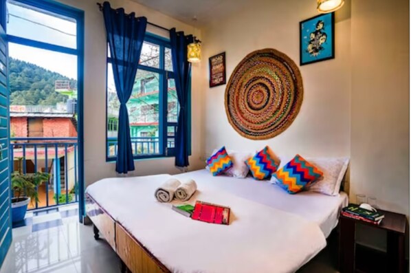 Gallery Room, City View - Goroomgo Hikers World Dharamshala (Dharamshala)