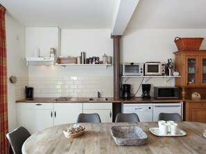 Mikrowelle, Herdplatte, Geschirrspüler, Hochstuhl