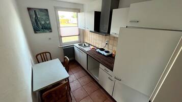 Køleskab, mikrobølgeovn, ovn, kogeplade