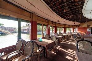 Restaurant - Velankanni Lake Resort (Nagapattinam)