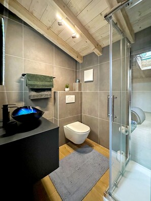 Dusche, Haartrockner, Handtücher