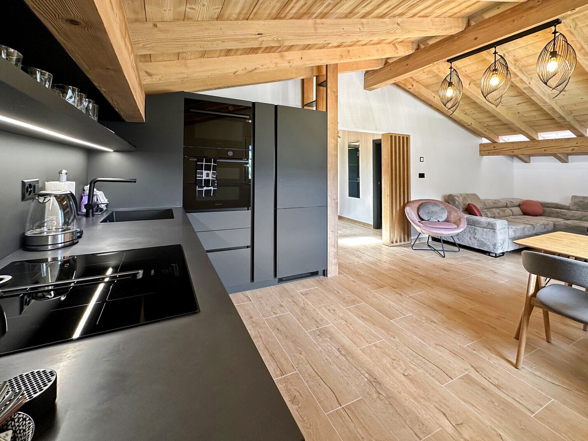 Kühlschrank, Mikrowelle, Ofen, Geschirrspüler