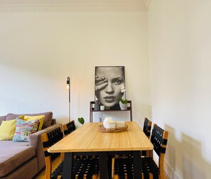 Dining - Central 2bedroom in the heart of Bondi Beach (Bondi Beach)