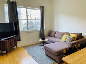 Smart TV, stereo - Central 2bedroom in the heart of Bondi Beach (Bondi Beach)