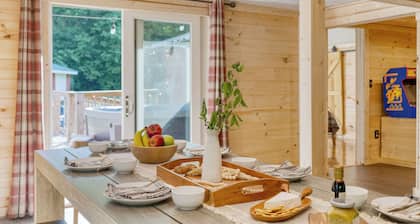 Hot Tub, Pool Table & Arcade Game | Spacious Yard w/Firepit | The Rustic Cottage