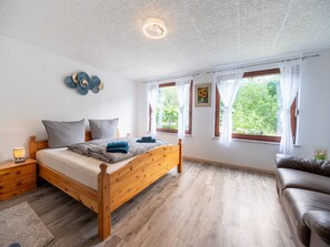 4 Schlafzimmer, Reisekinderbett, WLAN