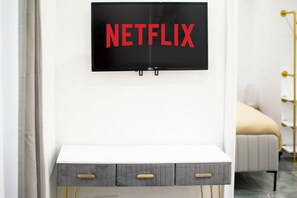 1 chambre, bureau, chambres insonorisées, fer et planche à repasser
