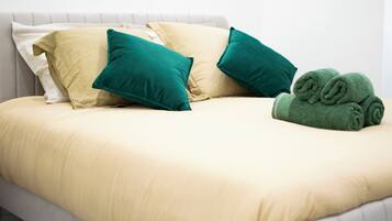 1 slaapkamer, een bureau, geluiddichte muren