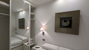 1 habitación, tabla de planchar con plancha, wifi gratis y ropa de cama 