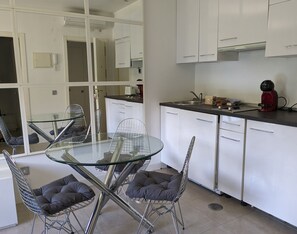 Fridge, microwave, coffee/tea maker, toaster - Apartment with terrace 3C (Marbella)