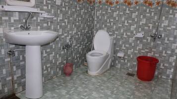 Standard Double Room | Bathroom