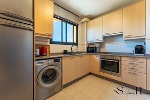 Kühlschrank, Mikrowelle, Ofen, Geschirrspüler