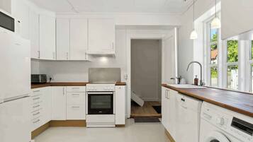 Réfrigérateur, four, plaque de cuisson, lave-vaisselle