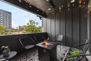 Property grounds - Patio, FirePit, Garage - Walk to Coffee, Restaurants, 12 South & Belmont (Nashville)